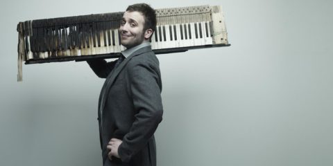 Raphael Gualazzi torna in radio con il singolo “Lotta Things”