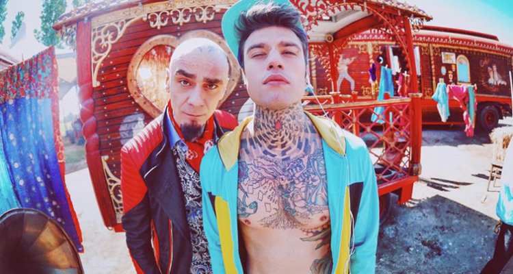 Fedez e J-Ax Sconosciuti da una vita